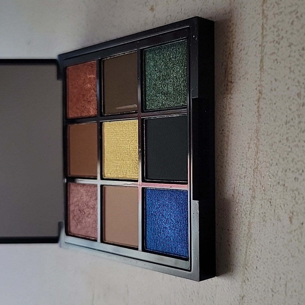 NEW Aesthetica BE BOLD Eyeshadow Palette